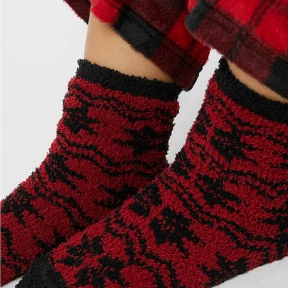 New Ardene Flared pants PJ SET with plush socks medium - Picture 2 of 5